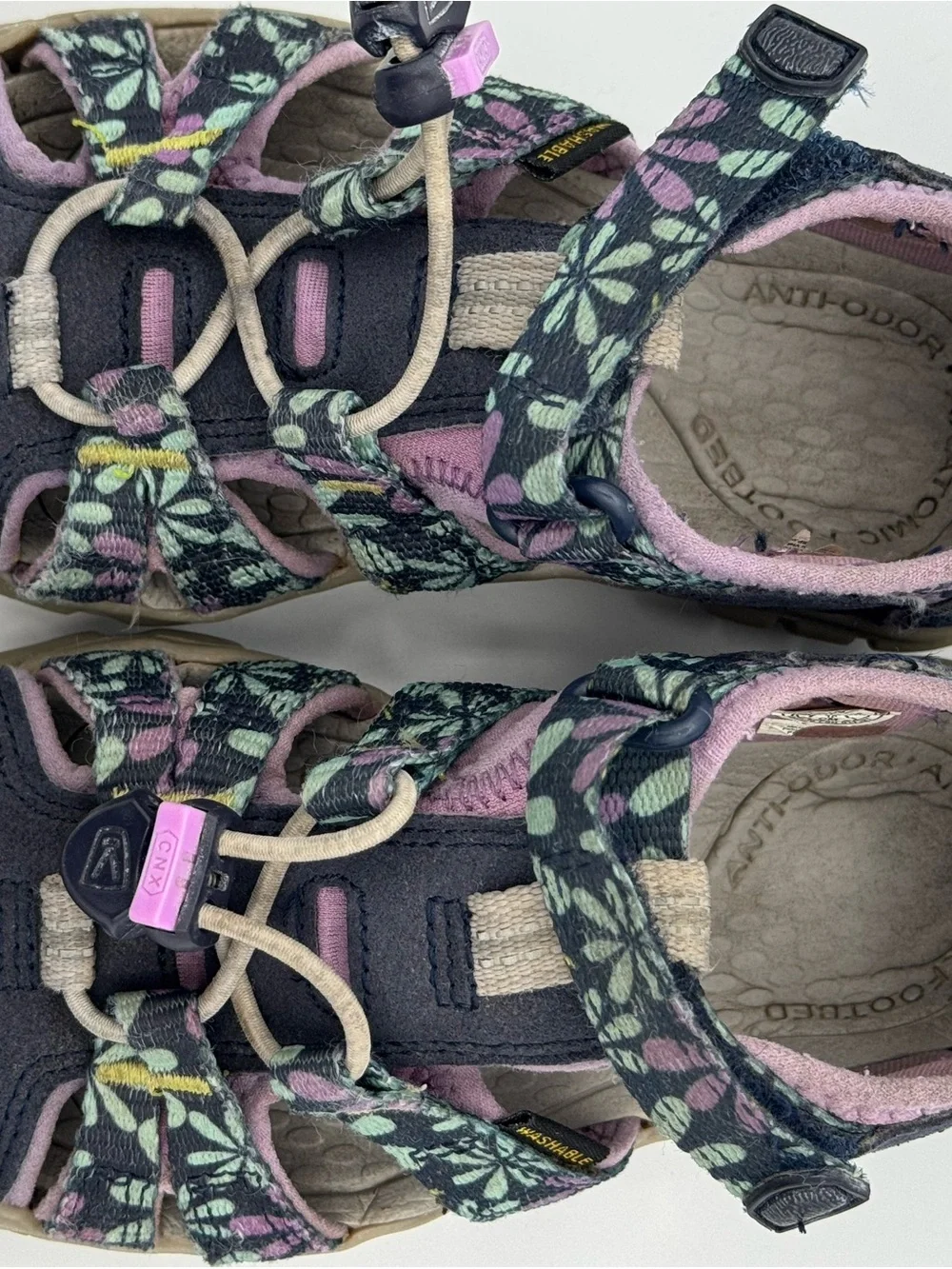 Keen during straps are